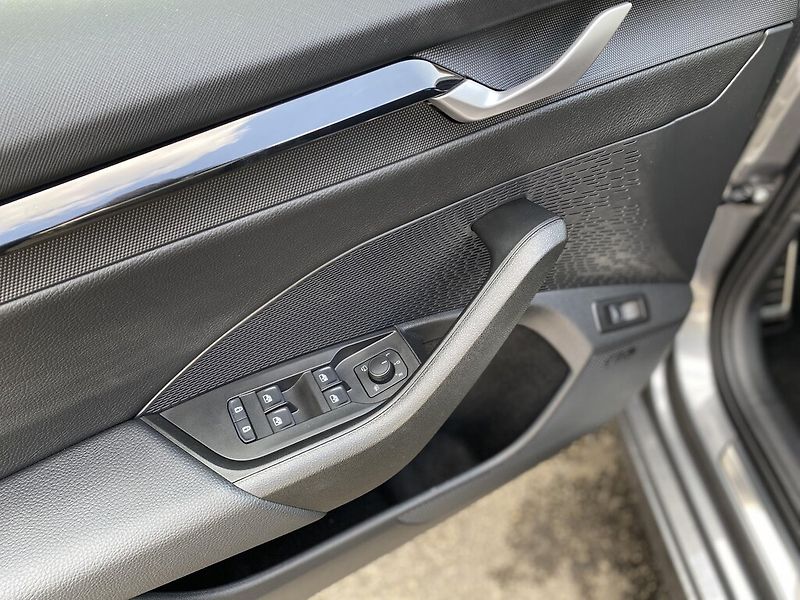 Škoda Octavia Combi 2,0 TSI 195 kW RS DSG - fotka 11 z 28