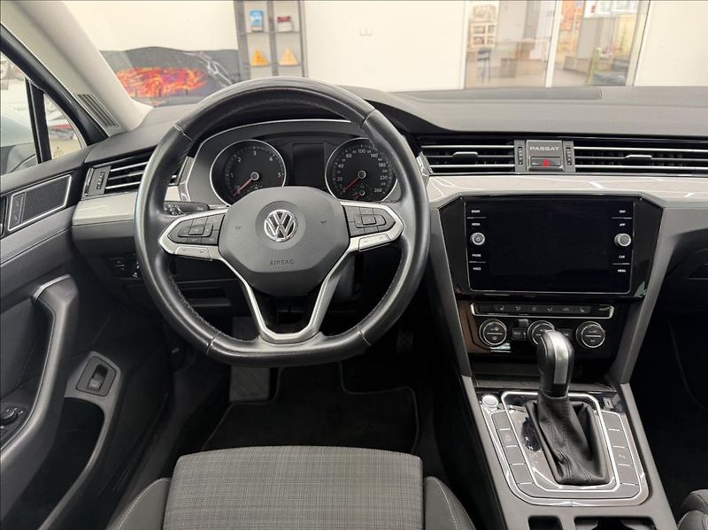 Volkswagen Passat 2,0 TSI, LED, DSG, MirrorLink - fotka 16 z 33