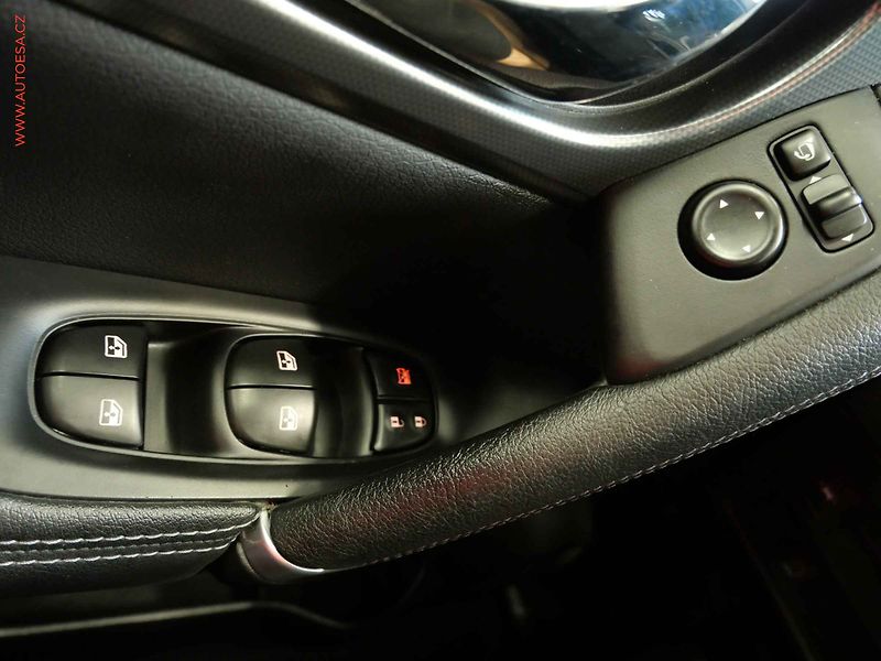 Nissan Qashqai (2018) 1.2 DIG-T, 2.maj, N-Connecta - fotka 14 z 21