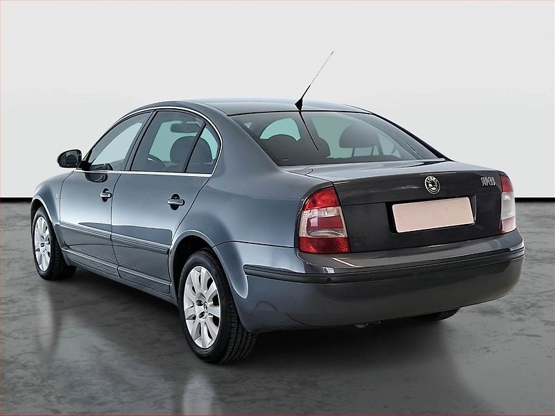 Škoda Superb (2006) Elegance 1.8T, Xenony - fotka 4 z 17