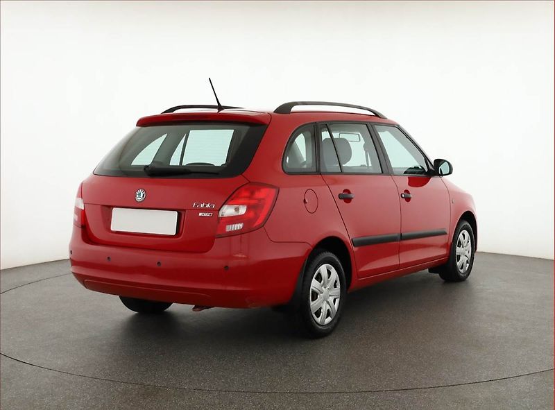 Škoda Fabia (2012) 1.2 12V, Park. senzory - fotka 5 z 12