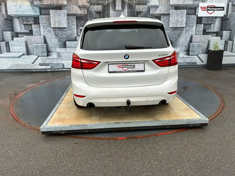 BMW Řada 2 (2017) 220i GT, 141KW, 7 MÍST - fotka 7 z 25