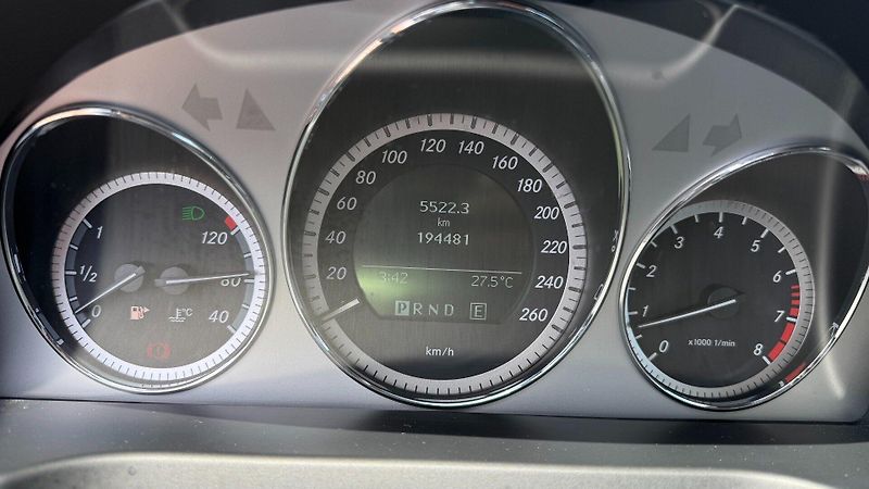 Mercedes-Benz Třídy C (2010) C200CGI 135kW *A/T*Xenon*ALU* - fotka 12 z 20