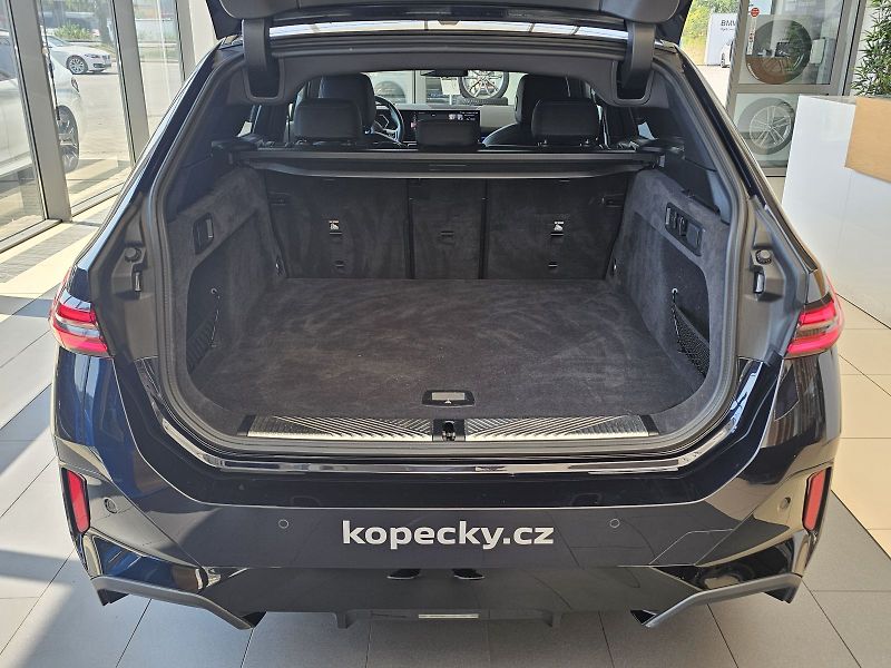 BMW Řada 5 540d xDrive Touring - fotka 8 z 39