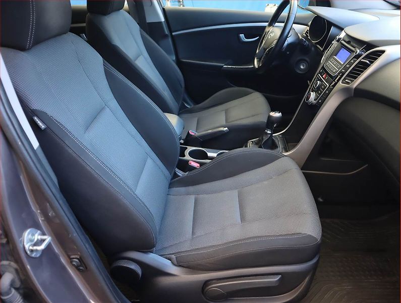 Hyundai i30 (2015) 1.6 MPI, Serv.kniha, Tempomat - fotka 9 z 16