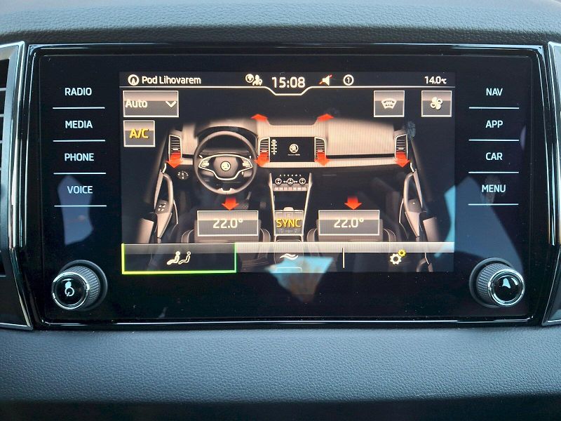 Škoda Karoq (2020) Style DSG 1,5TSi 110kW - fotka 19 z 35