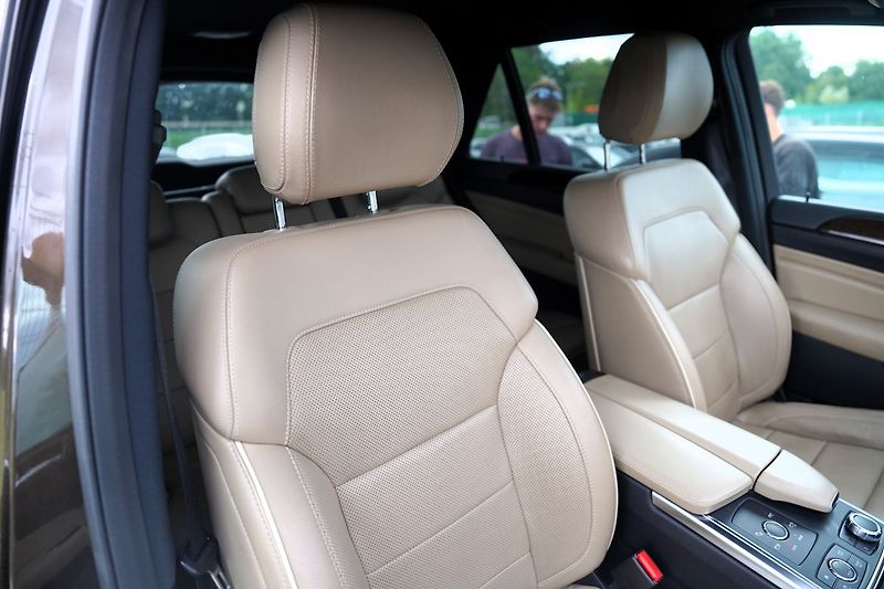 Mercedes-Benz Třídy M ML 350i AMG 4Matic/Motor klepe - fotka 19 z 29