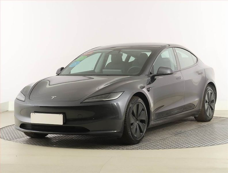 Tesla Model 3 (2023) Standard Range 60kWh, SoH 98% - fotka 2 z 32