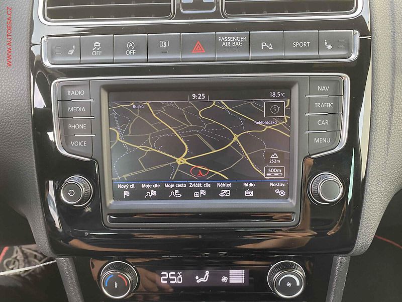 Volkswagen Polo (2015) 1.8 TSi, GTi, DSG, LED, navi - fotka 17 z 18