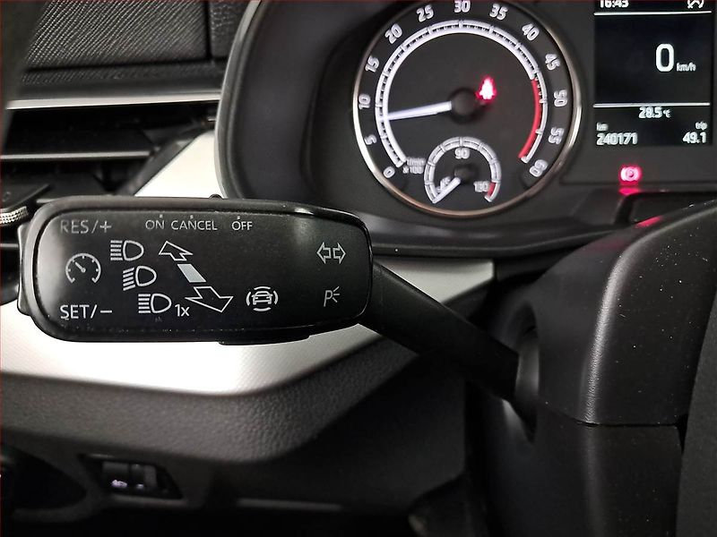 Škoda Scala (2019) 1.6 TDI, Tempomat - fotka 16 z 17