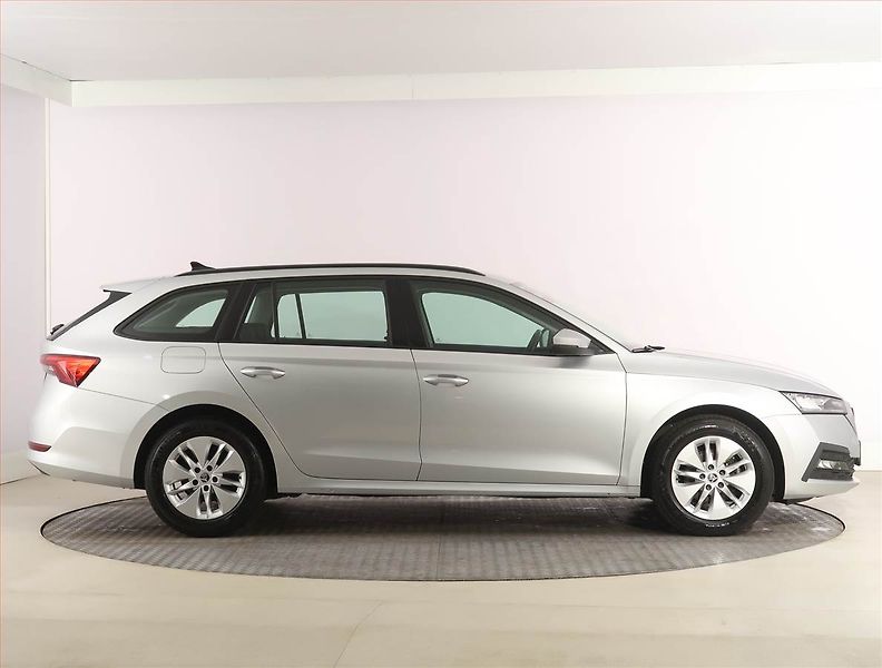 Škoda Octavia (2023) Ambition 2.0 TDI, ČR,1.maj - fotka 6 z 25