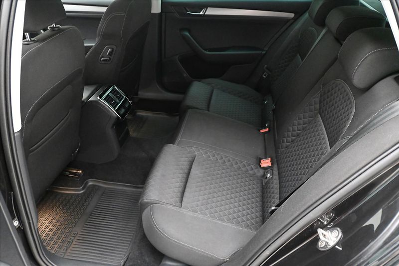 Škoda Superb 2,0 TDI 110 kW 4x4 Style Panor - fotka 14 z 32