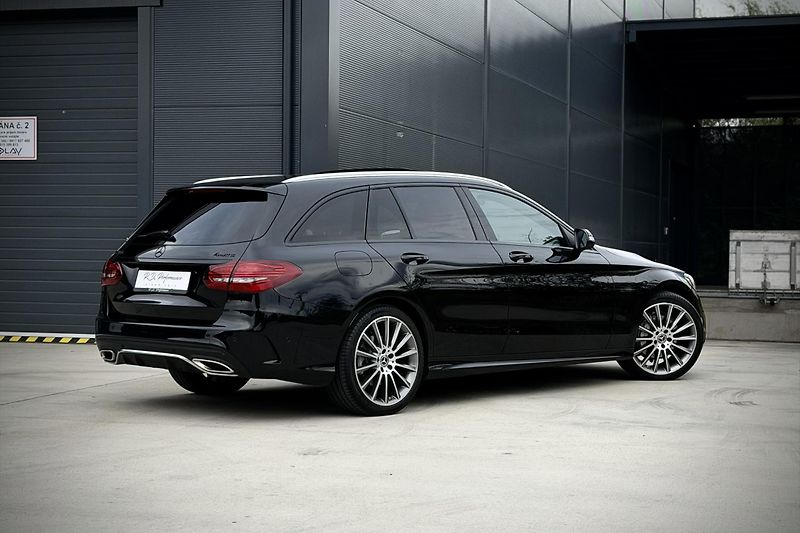 Mercedes-Benz Třídy C (2018) C 200 4Matic AMG Line - fotka 9 z 46