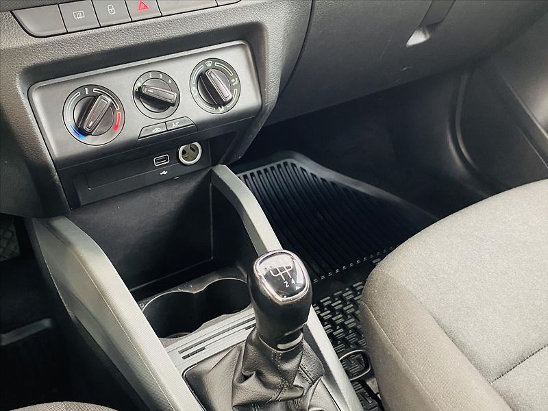Škoda Fabia 1,0 TSI 70kW Active - fotka 14 z 20