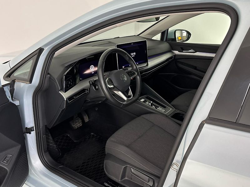 Volkswagen Golf Life DSG - fotka 6 z 29