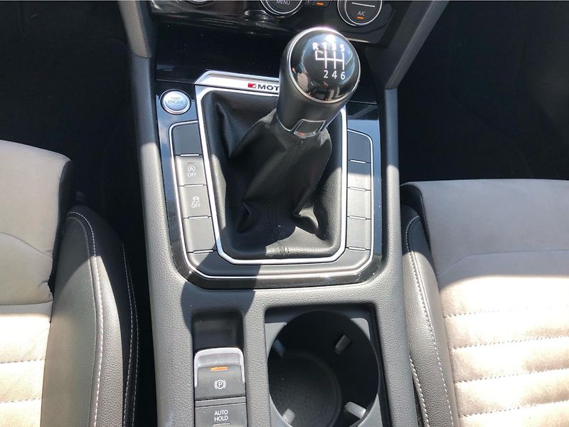 Volkswagen Passat Variant 2.0 TDi 4-Motion HIGHL - fotka 21 z 29
