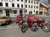 Historické klenoty na kolech. Velké Meziříčí hostilo přehlídku veteránů.