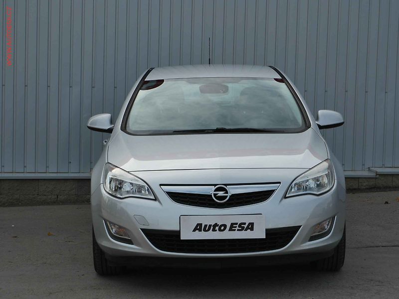 Opel Astra (2011) 1.4 i, AC, výhřev sed - fotka 2 z 19