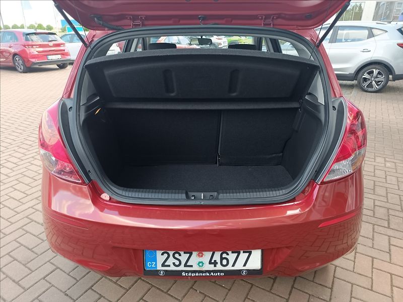 Hyundai i20 1,2 CVVT Family Space - fotka 17 z 17