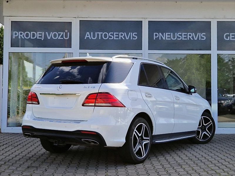 Mercedes-Benz GLE 3,0 i AMG 270kW 4MATIC PANORAM - fotka 6 z 50