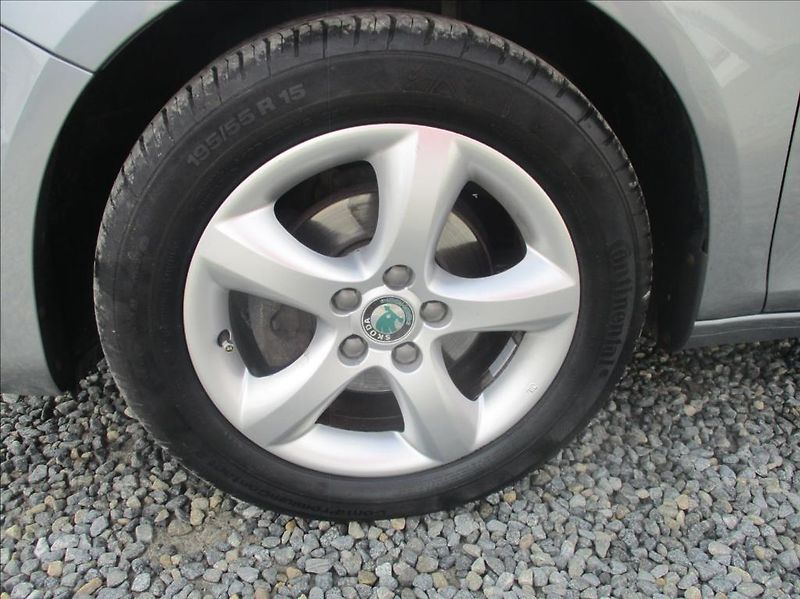 Škoda Fabia 1,2 i, Eleg.,aut.klima,servis, - fotka 28 z 43