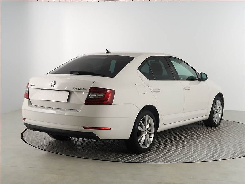 Škoda Octavia (2019) 2.0 TDI, Navi, Tempomat - fotka 5 z 16