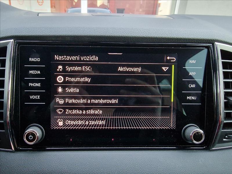 Škoda Karoq 2.0 TDI Style DSG,ČR,1.Maj - fotka 31 z 50