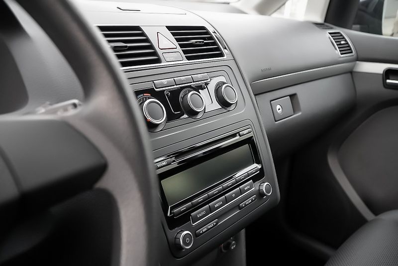 Volkswagen Touran (2014) - fotka 22 z 28