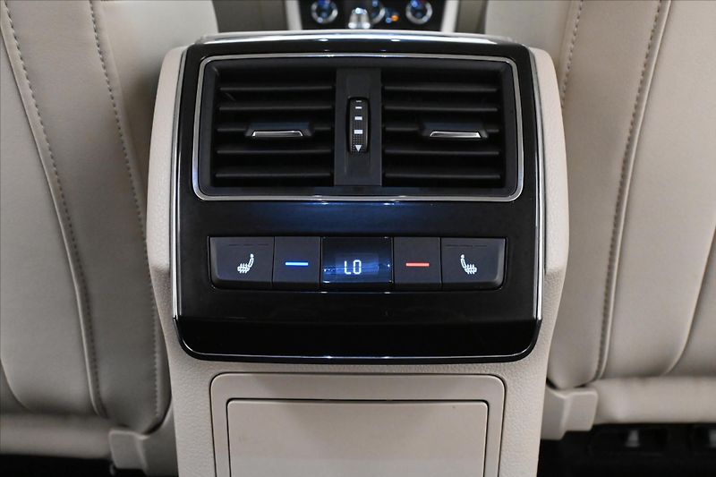 Škoda Superb 2,0 TDI 147 kW L&K DSG Záruka - fotka 22 z 32