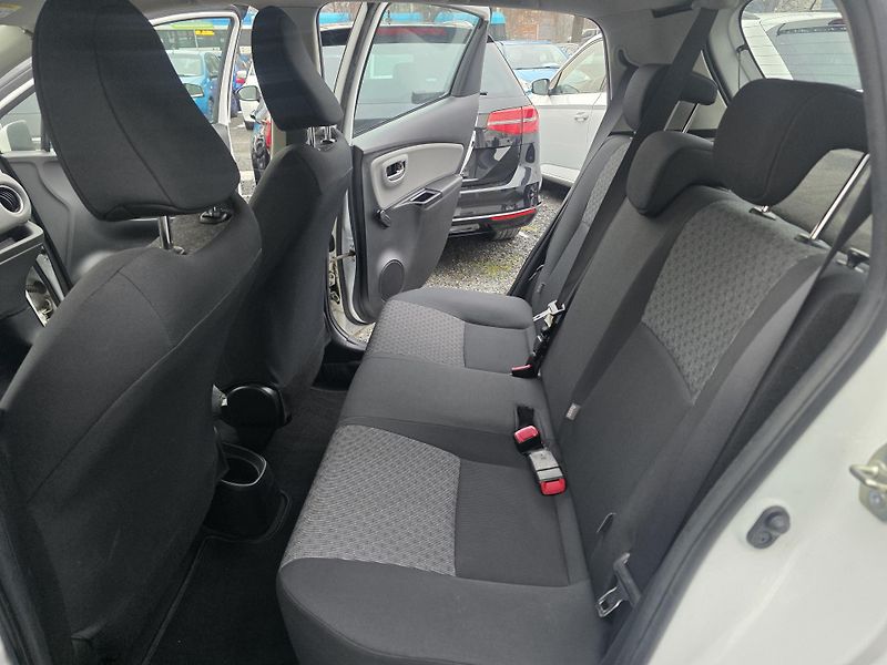 Toyota Yaris 1.0 VVTi Klimatizace  - fotka 8 z 19