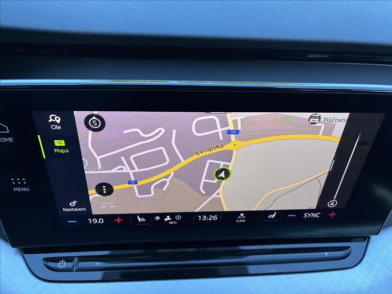Škoda Octavia 2,0 TDI TAŽNÉ KEYLESS - fotka 22 z 31