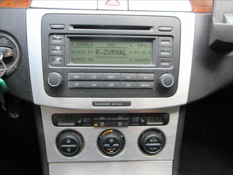Volkswagen Passat 2,0 FSi 110Kw, 4x4, Kůže, xeno - fotka 19 z 24