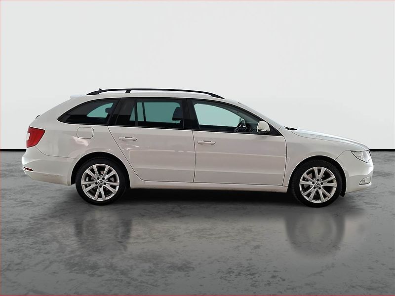 Škoda Superb (2011) 2.0 TDI, Xenony, Park. senzory - fotka 6 z 15