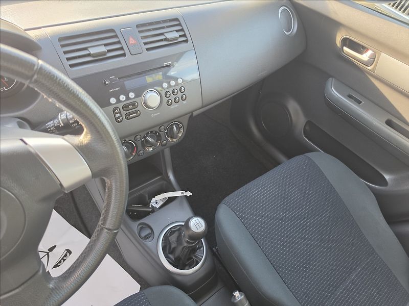 Suzuki Swift 1,3 i 67KW KLIMA ALU STK - fotka 12 z 44