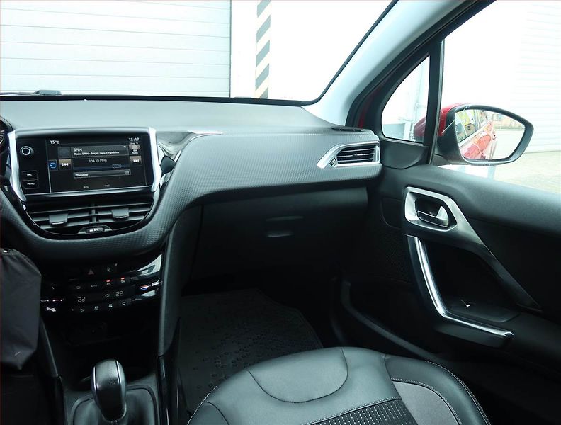 Peugeot 2008 (2016) 1.6 BlueHDi, Serv.kniha - fotka 8 z 20