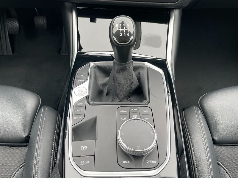 BMW Řada 3 (2020) Com. 318d 110kW Sport! - fotka 41 z 45