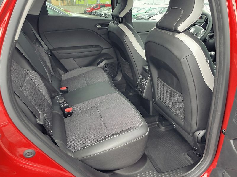 Renault Captur (2021) 1.0 TCe,67kW,Intens,1.Maj,ČR - fotka 34 z 41