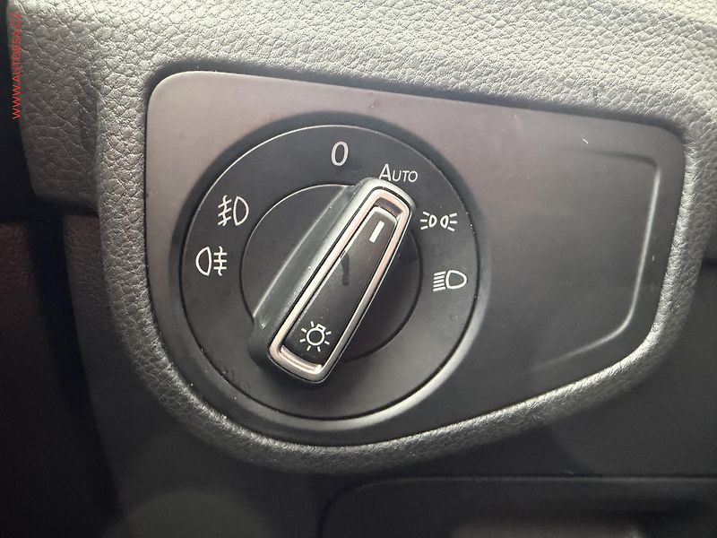 Volkswagen Golf Sportsvan (2016) 1.4TSi, 2.maj,ČR, AC, TZ - fotka 18 z 20