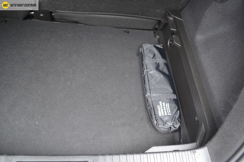Renault Captur techno mild hybrid 160 EDC - fotka 16 z 51