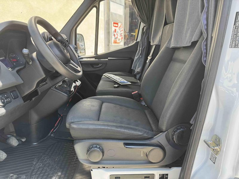 Mercedes-Benz Sprinter (2022) Sprinter 317 CDI -skříň-spaní - fotka 18 z 28