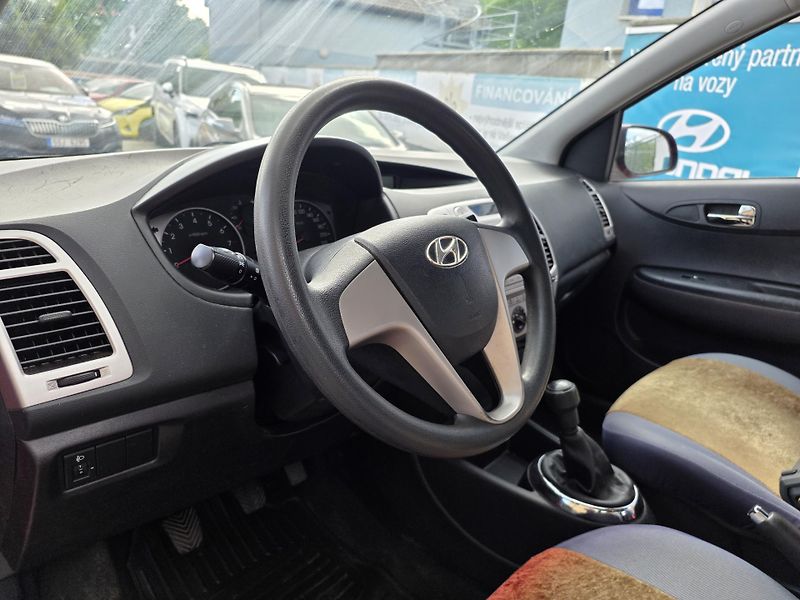 Hyundai i20 1.2-KLIMA-CENTRÁL - fotka 3 z 14