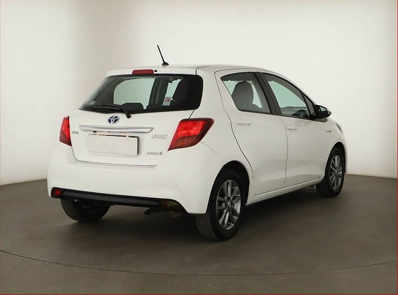 Toyota Yaris (2015) 1.5 Hybrid, Automat, Tempomat - fotka 5 z 23