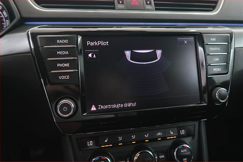 Škoda Superb (2016) 1.6 TDI, Navi, Bi-Xenony - fotka 16 z 20