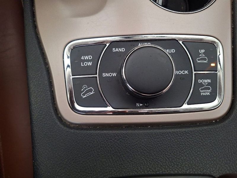 Jeep Grand Cherokee 3,0 V6 SUMMIT - fotka 12 z 20