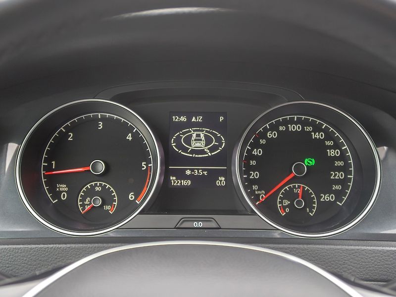 Volkswagen Golf (2019) 1.6TDI 85KW DSG – NAVI, ERGO - fotka 24 z 51