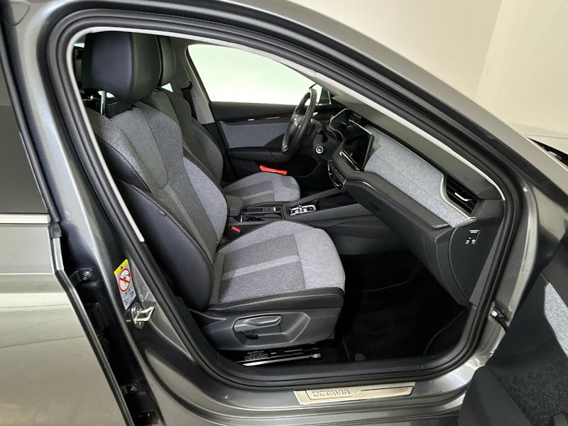 Škoda Octavia Top Selection DSG - fotka 9 z 30