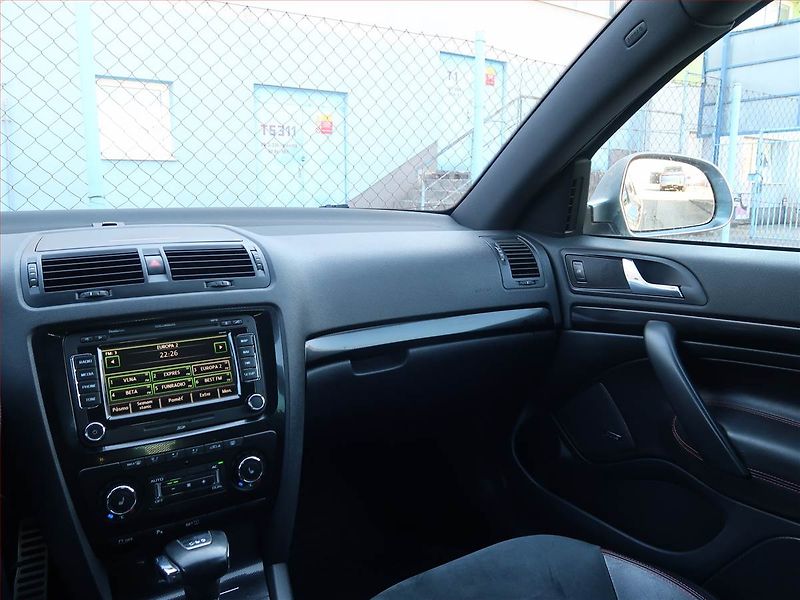 Škoda Octavia (2013) RS 2.0 TSI, Automat, Navi - fotka 8 z 19