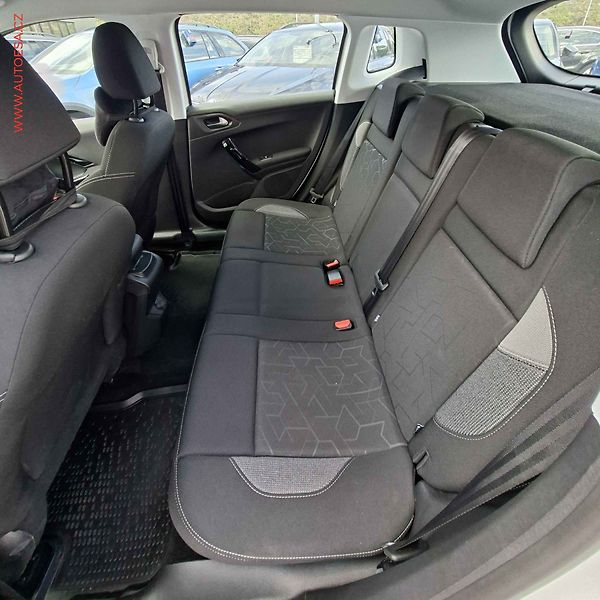 Peugeot 2008 (2019) 1.2PT, 1.maj,ČR, Active, AC - fotka 9 z 19