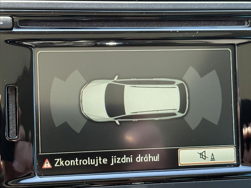 Volkswagen Passat 2,0 TDi130kW Xen,ACC,Pano,NezT - fotka 20 z 41
