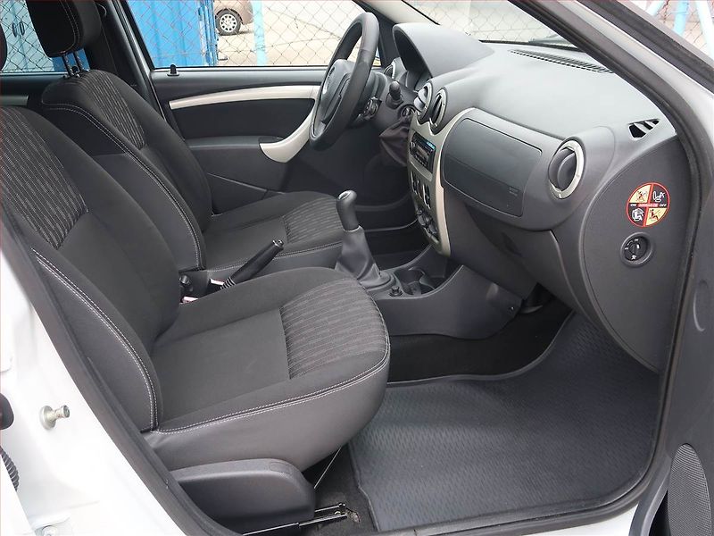 Dacia Logan (2012) 1.5 dCi - fotka 9 z 13